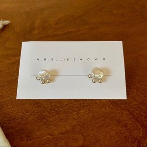 Modern bridal pearl stud earrings